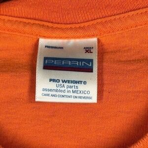 ed look, workplace outfit, commuter outast Souvenir Casual Tee Vintage 1990s